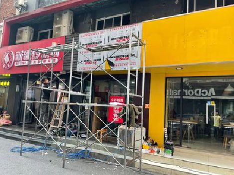 富源制作广告招牌如何避免它发黄？